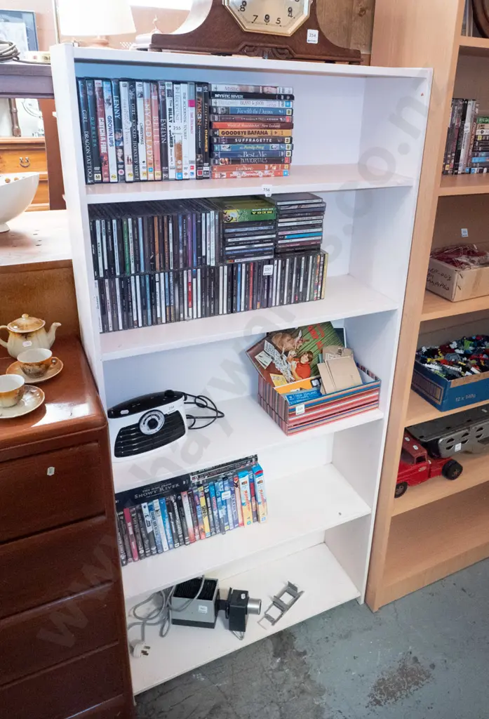 white painted bookcase H-1640 W-760 D-240 Image 1++