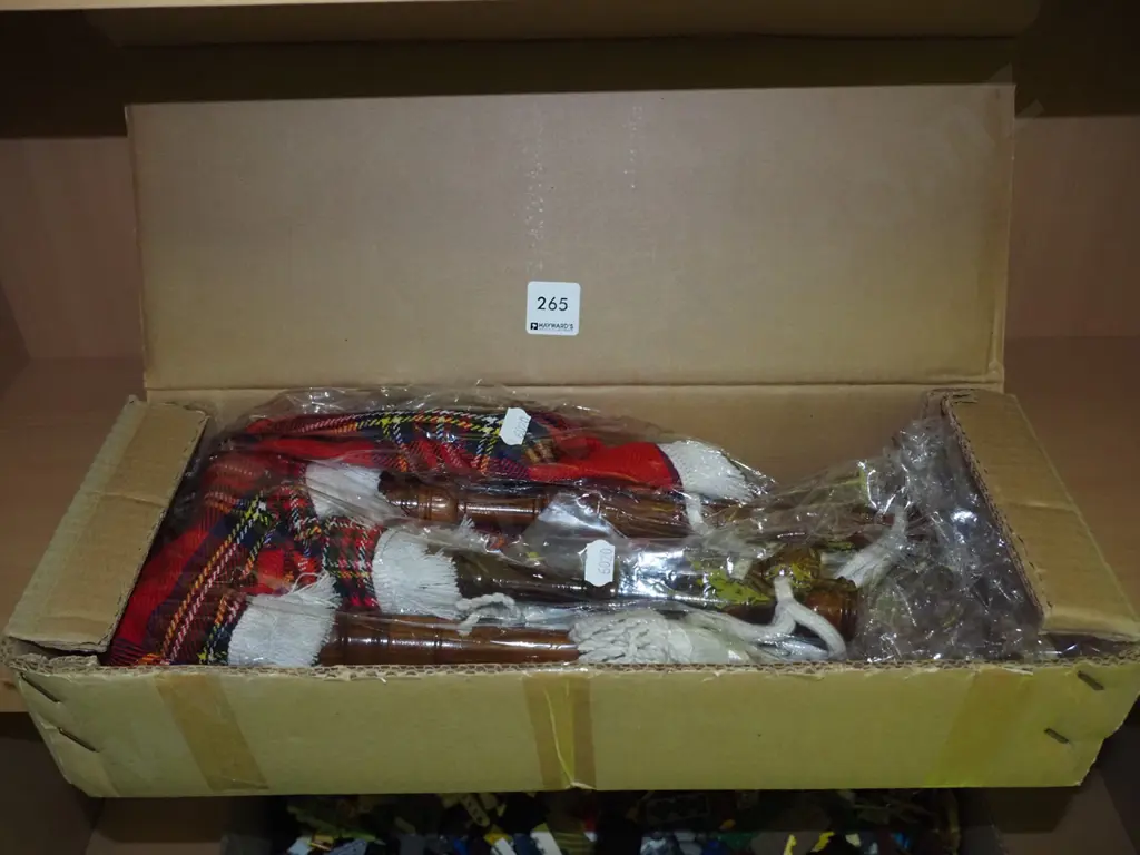 as-new boxed souvenir bagpipes Image 1++