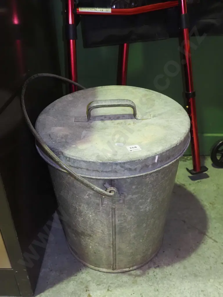 galvanised lidded ash can Image 1++