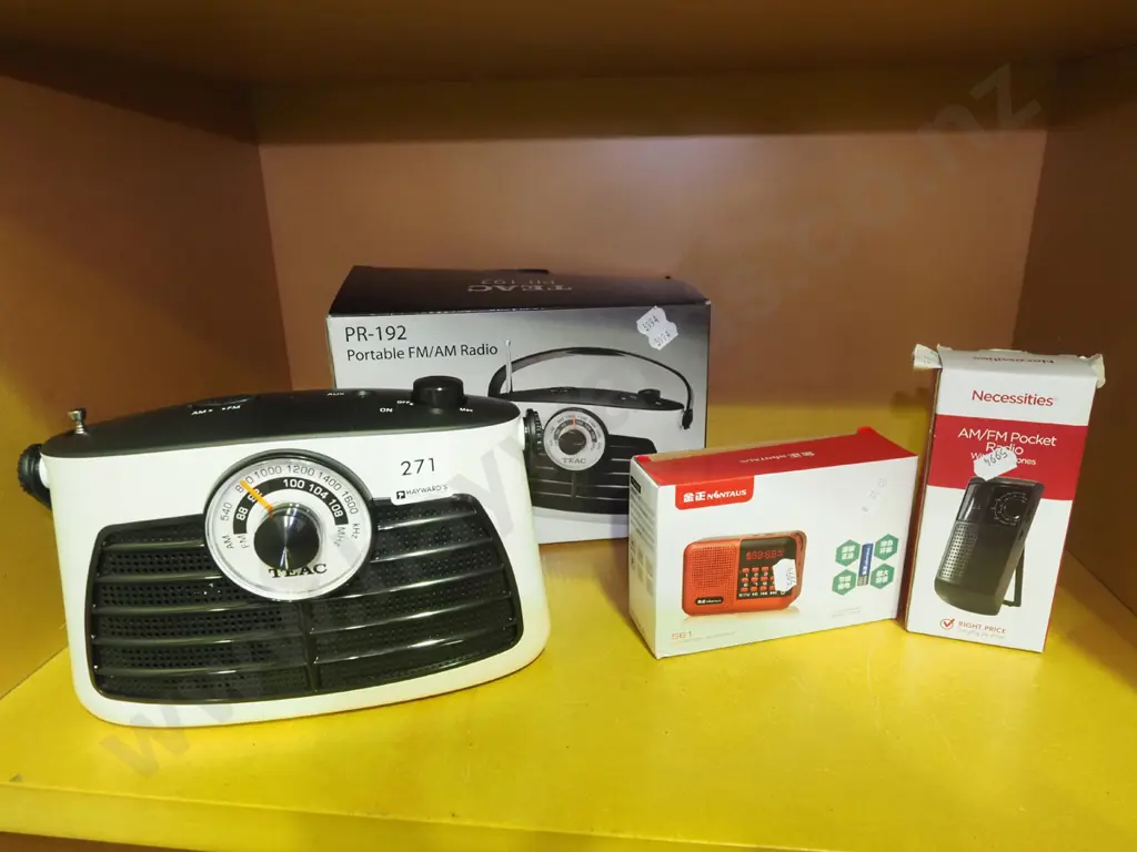 Teac radio, 2x small portable radio Image 1++