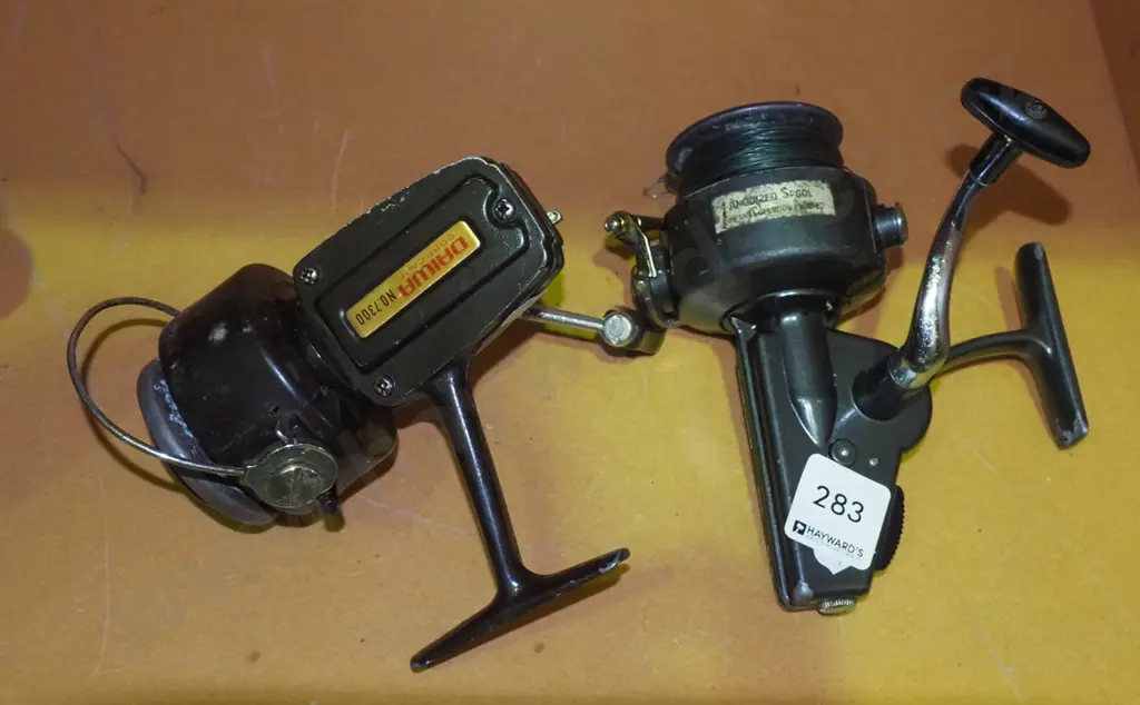 2x vintage spinning fishing reels Image 1++