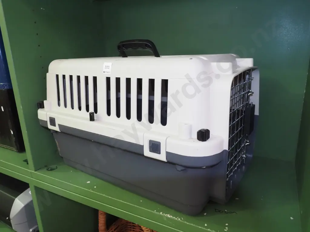 plastic pet carrier Image 1++