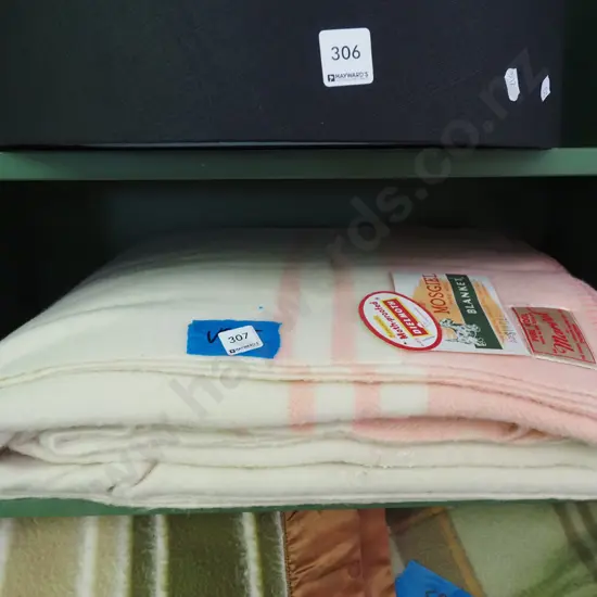 large as-new Mosgiel Mills woollen blanket