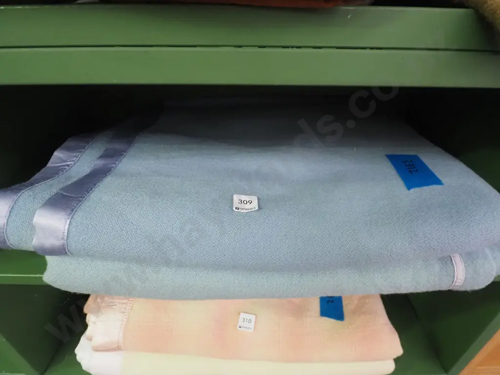 2x blue woollen blankets Image 1++