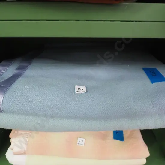 2x blue woollen blankets