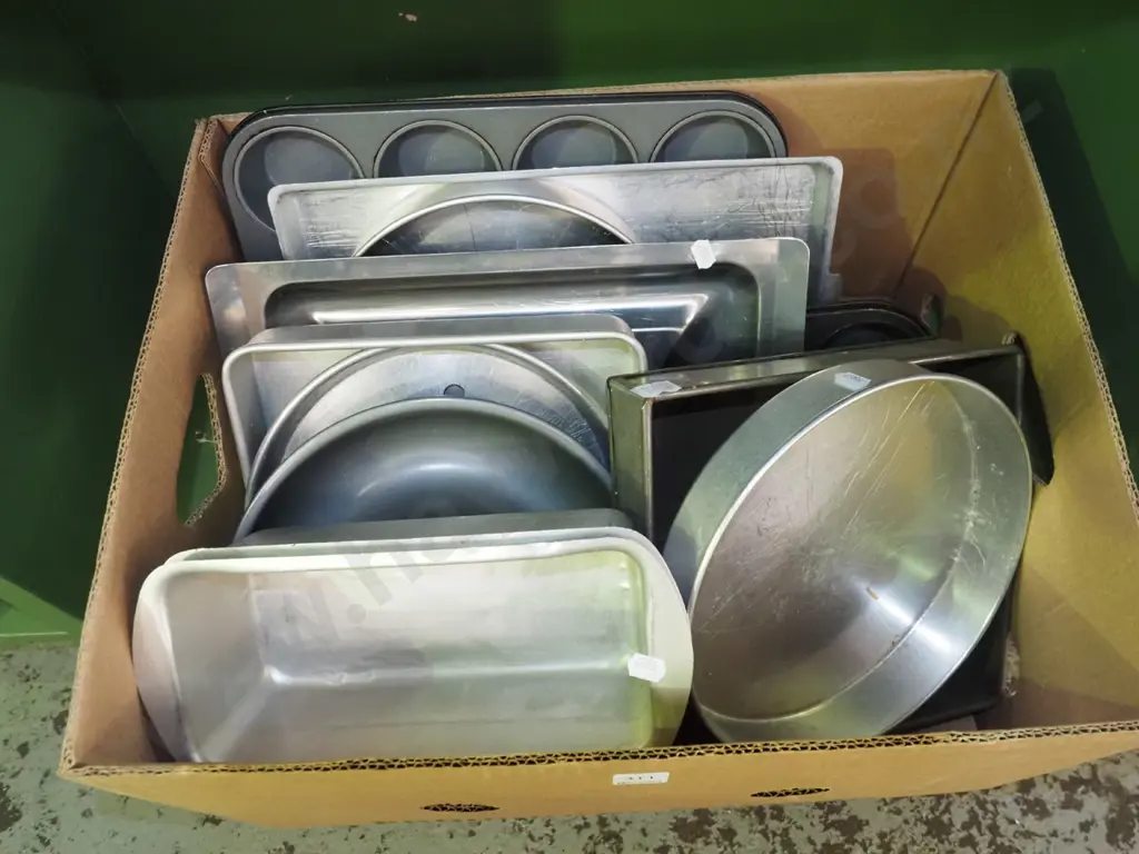 box; muffin trays, cake tins etc Image 1++