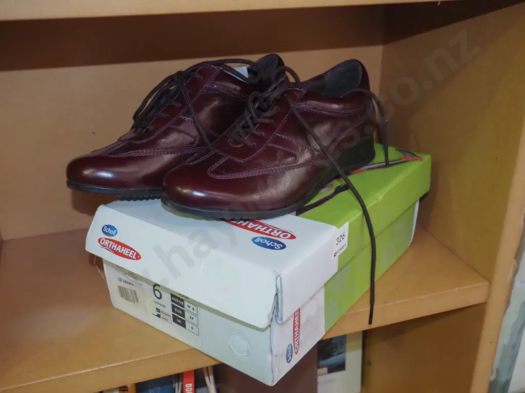 pair of new size 6 orthopedic shoes Image 1++