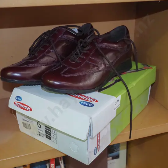 pair of new size 6 orthopedic shoes
