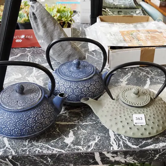 3x as-new cast iron teapots