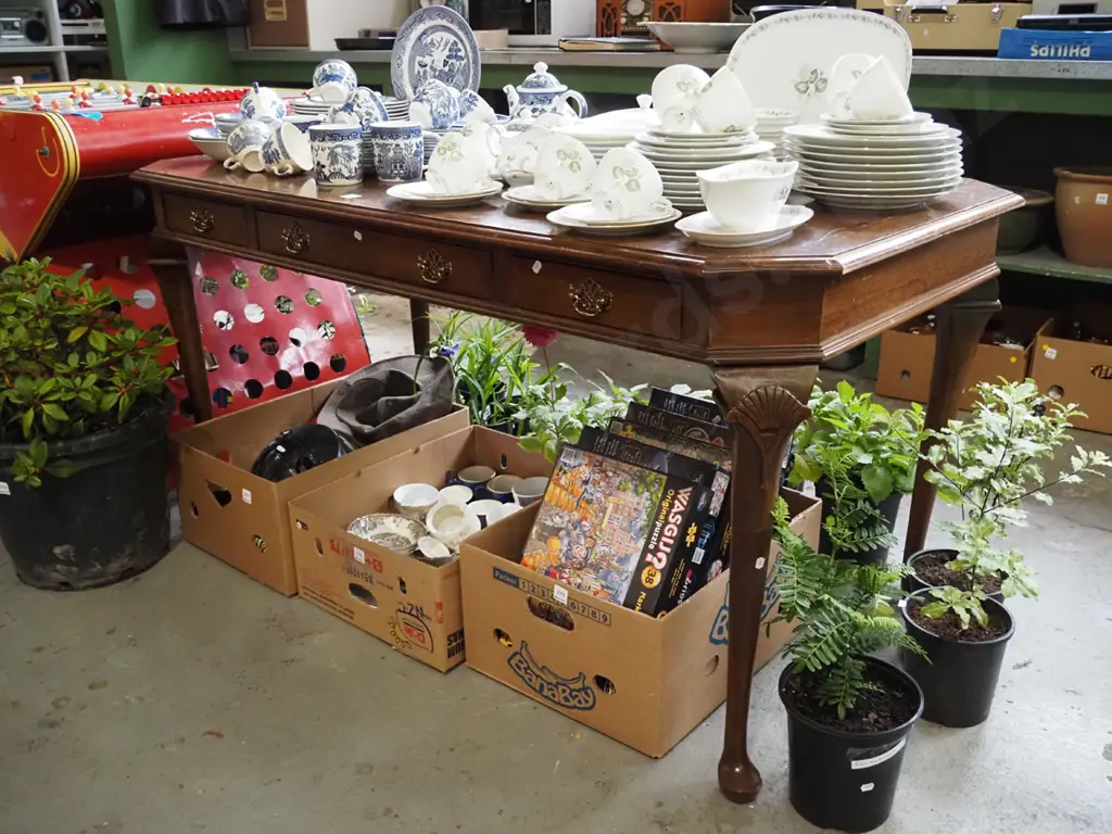 reproduction mahogany cab leg 3 drawer desk with brass handles - varnish need attention Image 1++