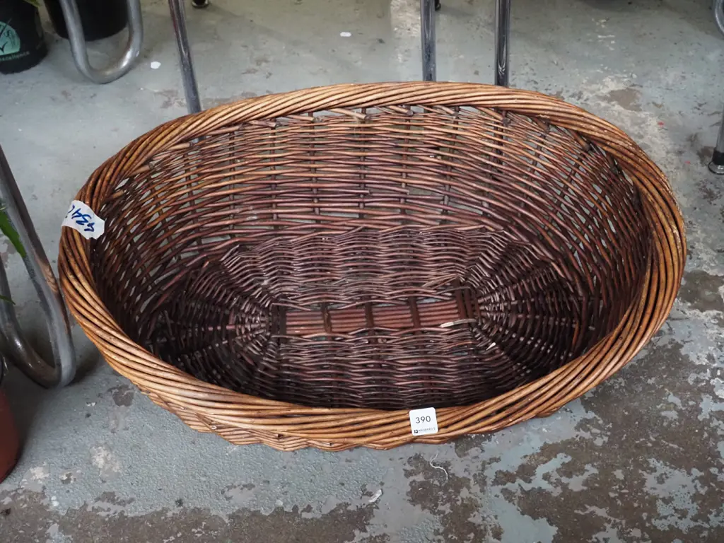 cane dog basket Image 1++
