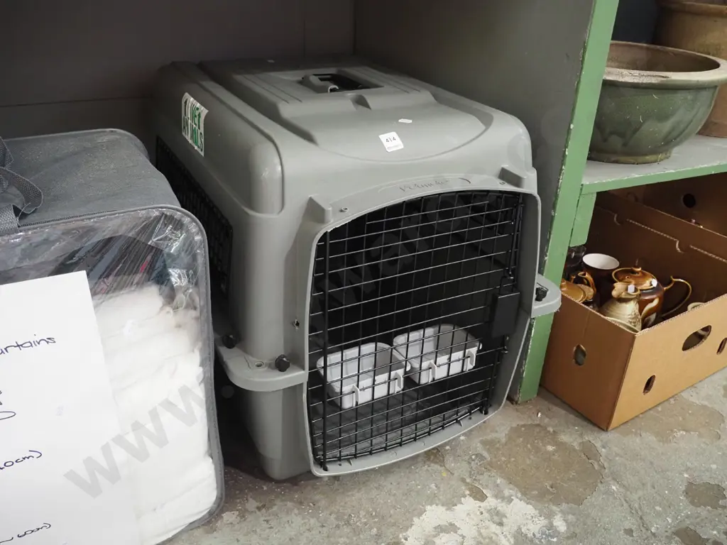 large Petmate plastic carrier Image 1++