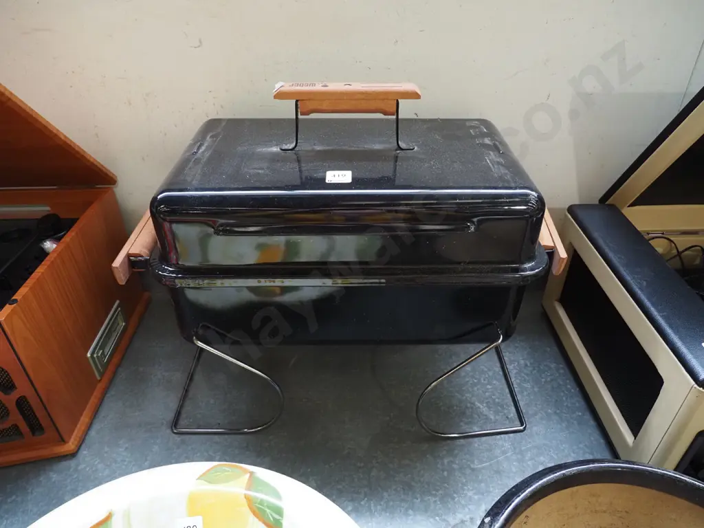 small portable Weber gas bbq As-New Image 1++