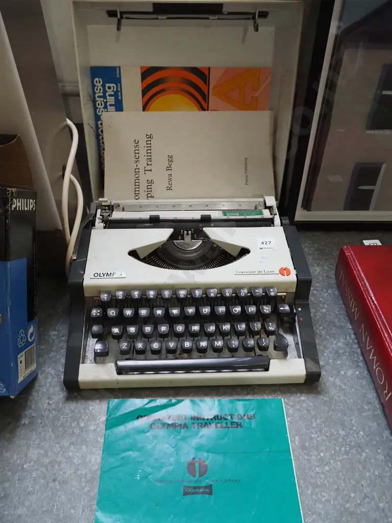 Olympia typewriter Image 1++