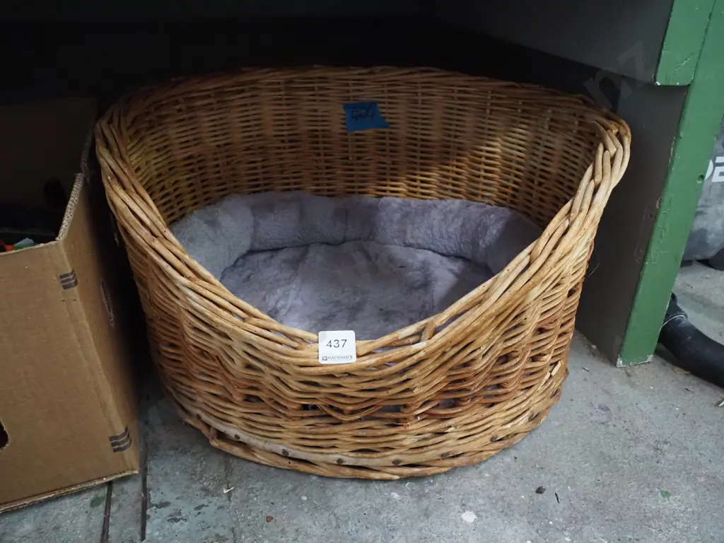 cane dog basket Image 1++