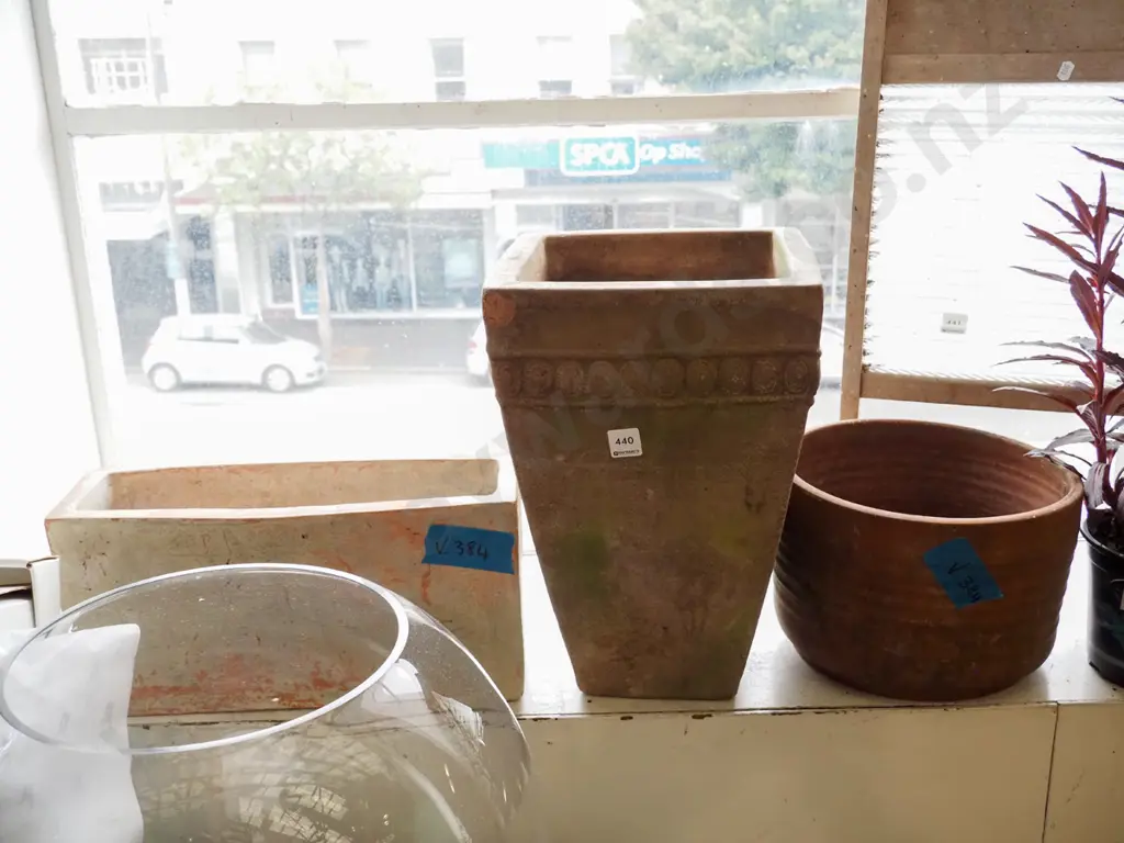 3x terracotta garden planters Image 1++