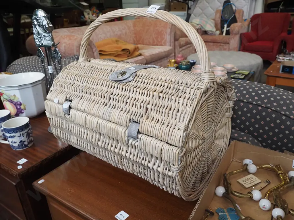 cane picnic hamper Image 1++