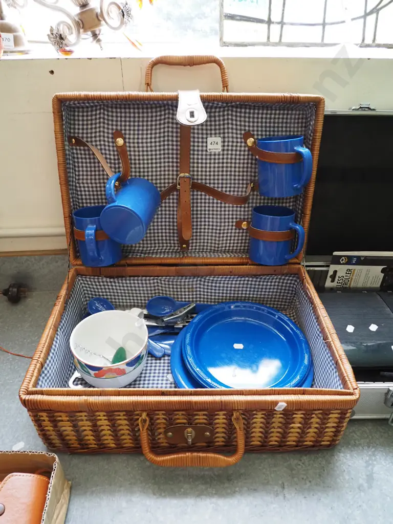 picnic hamper Image 1++
