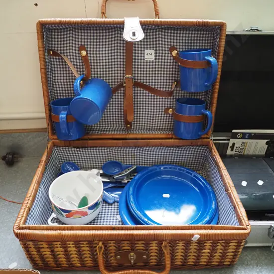 picnic hamper