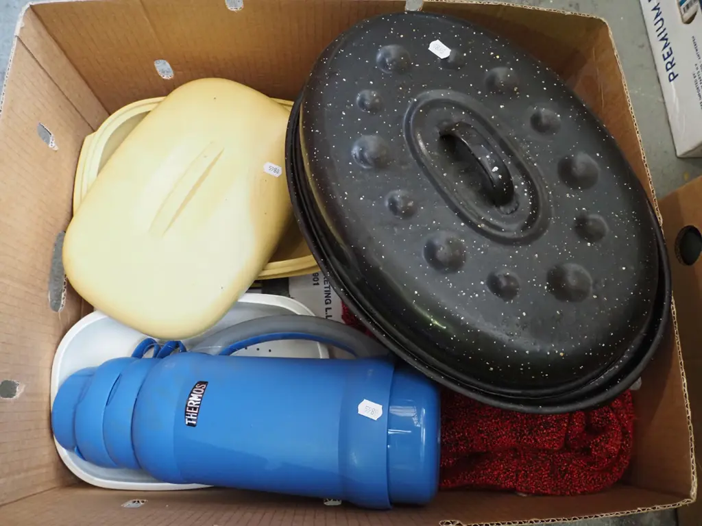box; thermos, tupperware, roasting dish etc Image 1++