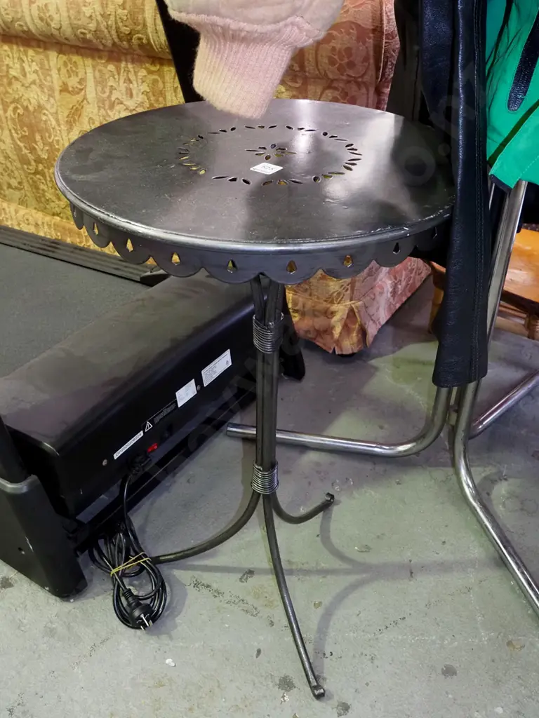 metal pedestal outdoor table H-730 W-450  Image 1++