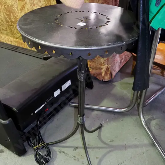 metal pedestal outdoor table H-730 W-450 