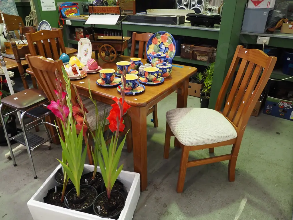 solid pine dining table with 4 chairs H-770 W-1200 D-810 Image 1++