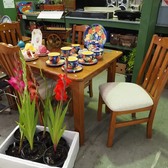 solid pine dining table with 4 chairs H-770 W-1200 D-810