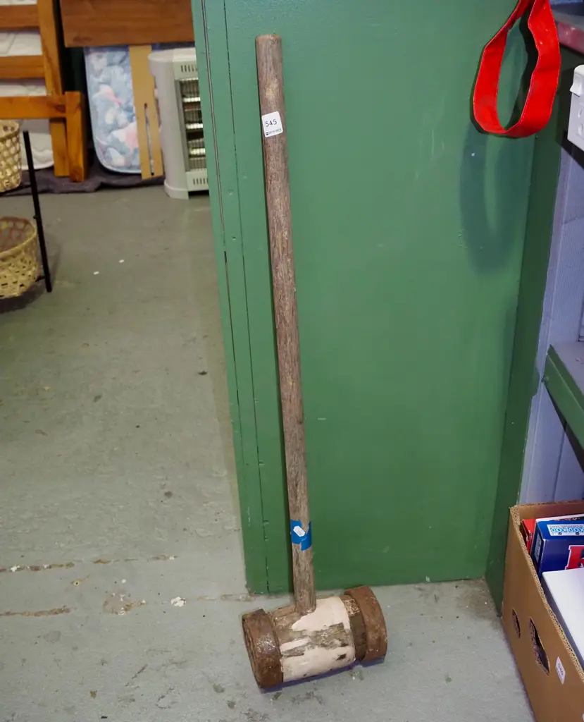 wooden sledge hammer Image 1++