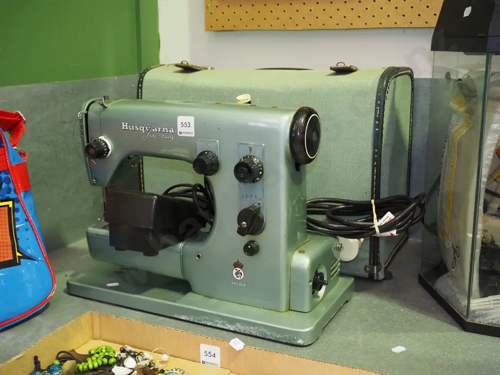 Husqvarna sewing machine Image 1++