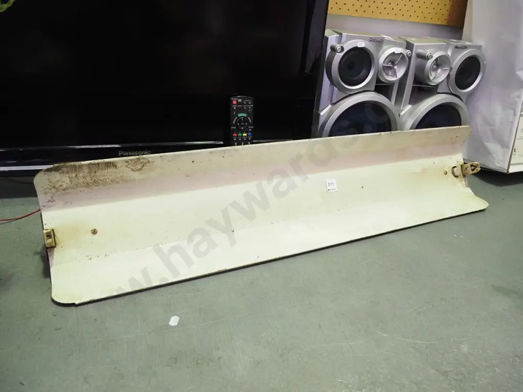 vintage industrial green painted fluorescent light fitting Image 1++