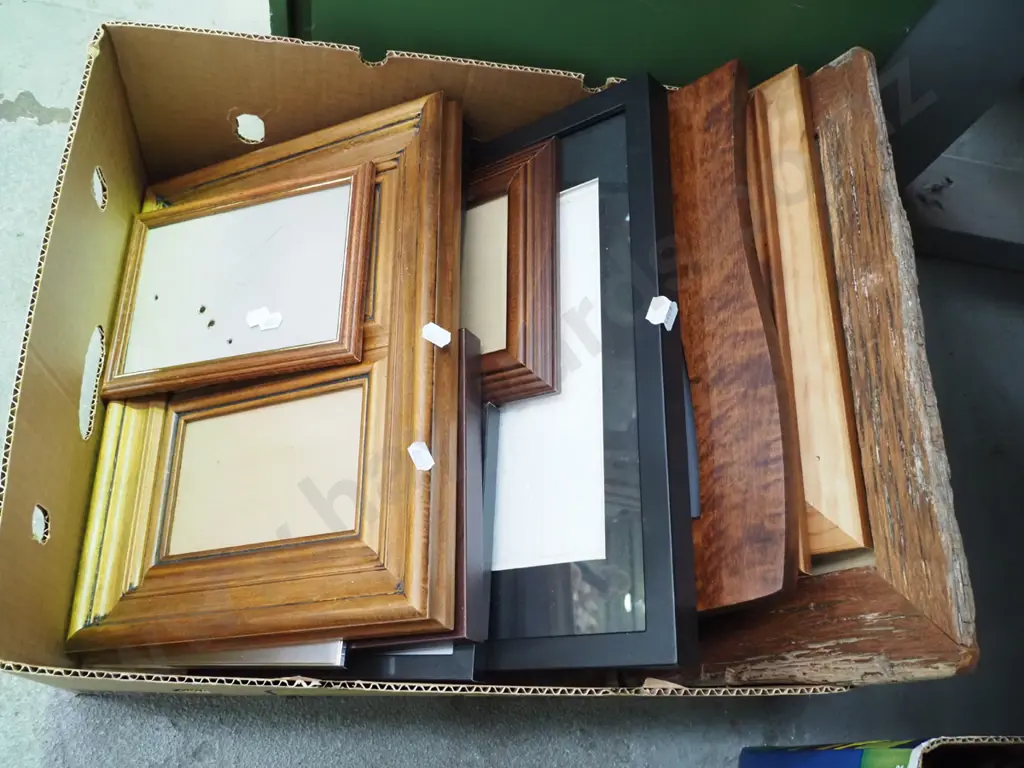 box of picture frames Image 1++
