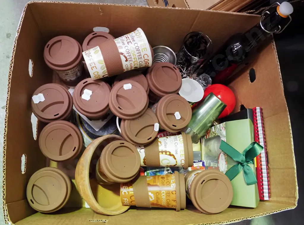 box; numerous ceramic coffee keeper cups, fragrant gift set etc Image 1++