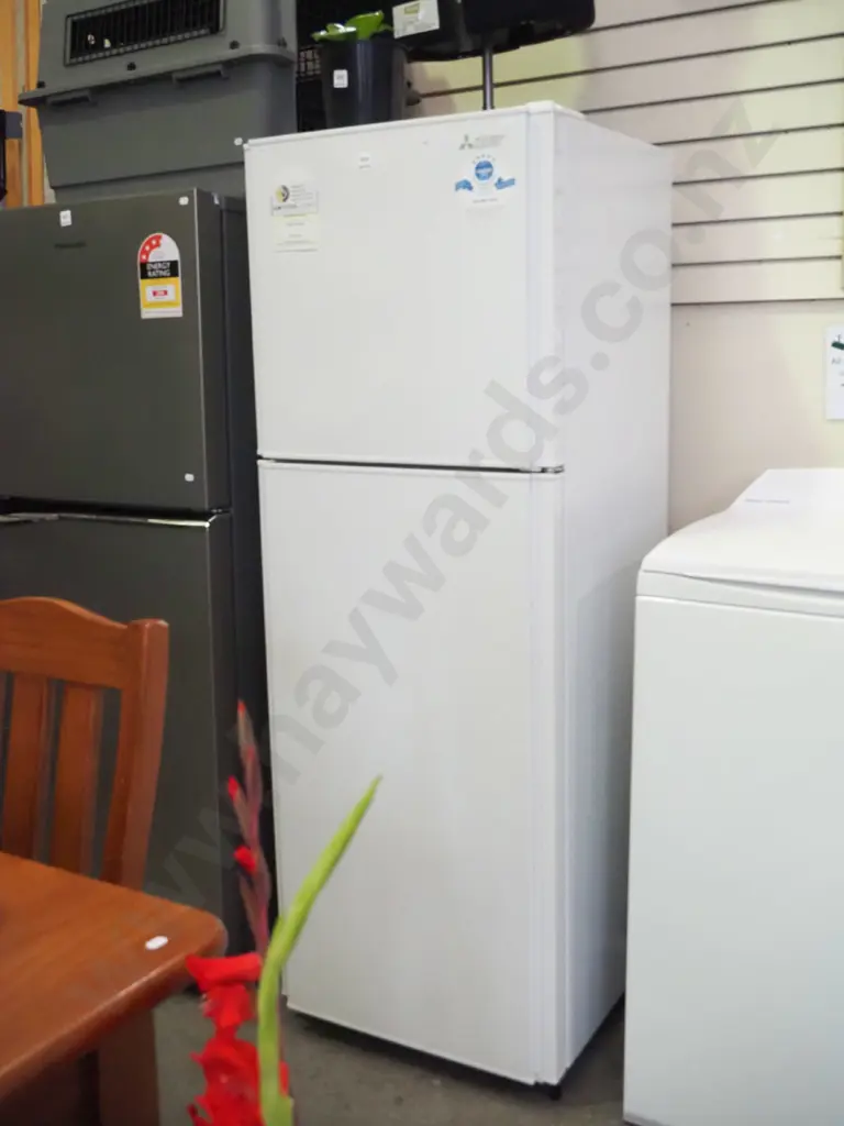 Mitsubishi fridge/freezer H-1580 W-560 D-580 Image 1++