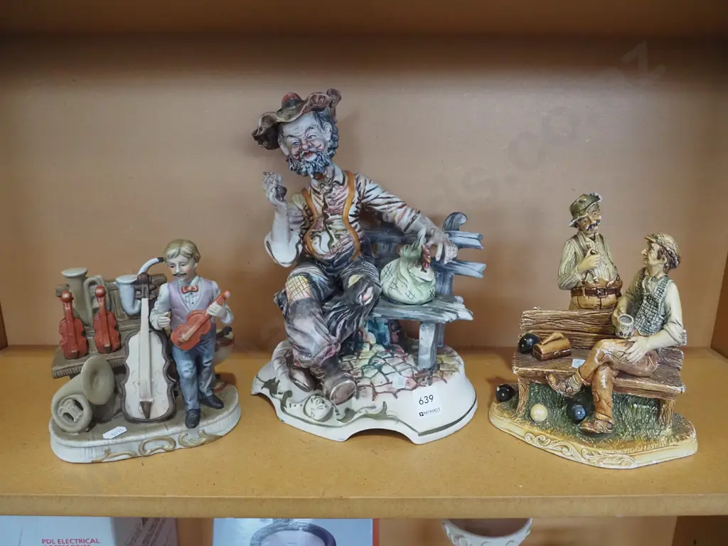 3x figurines Tallest-300 Image 1++