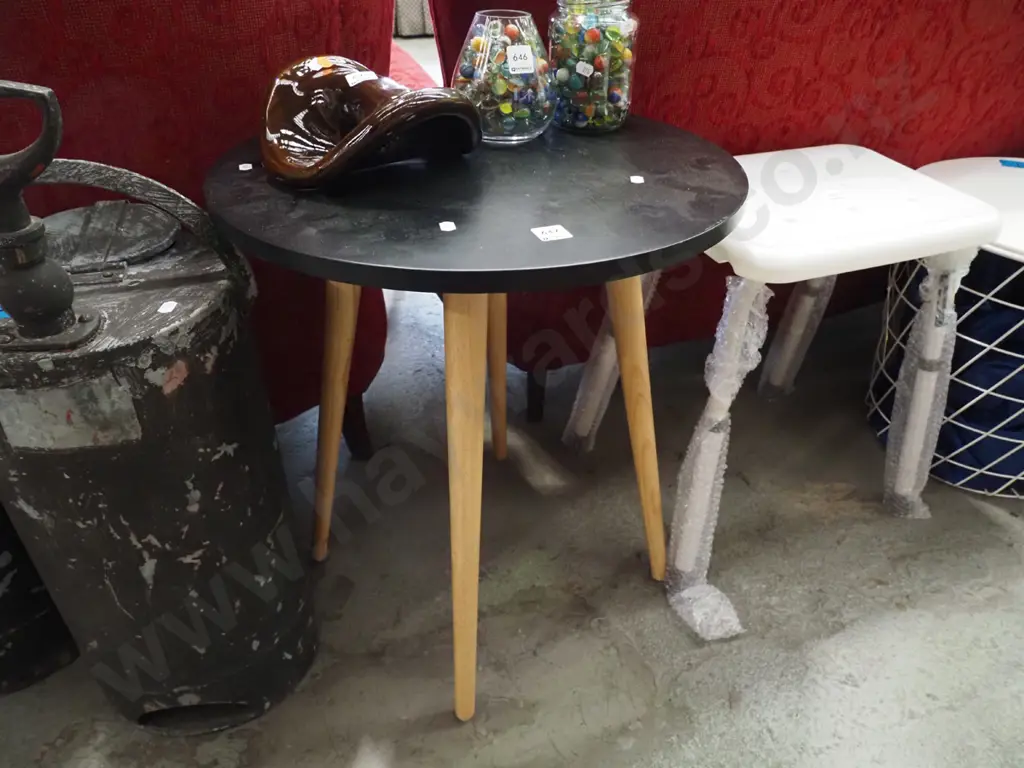 modern black top circular end table Image 1++