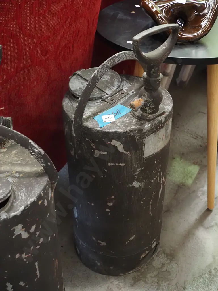 painted stirrup pump fire extinguisher Image 1++