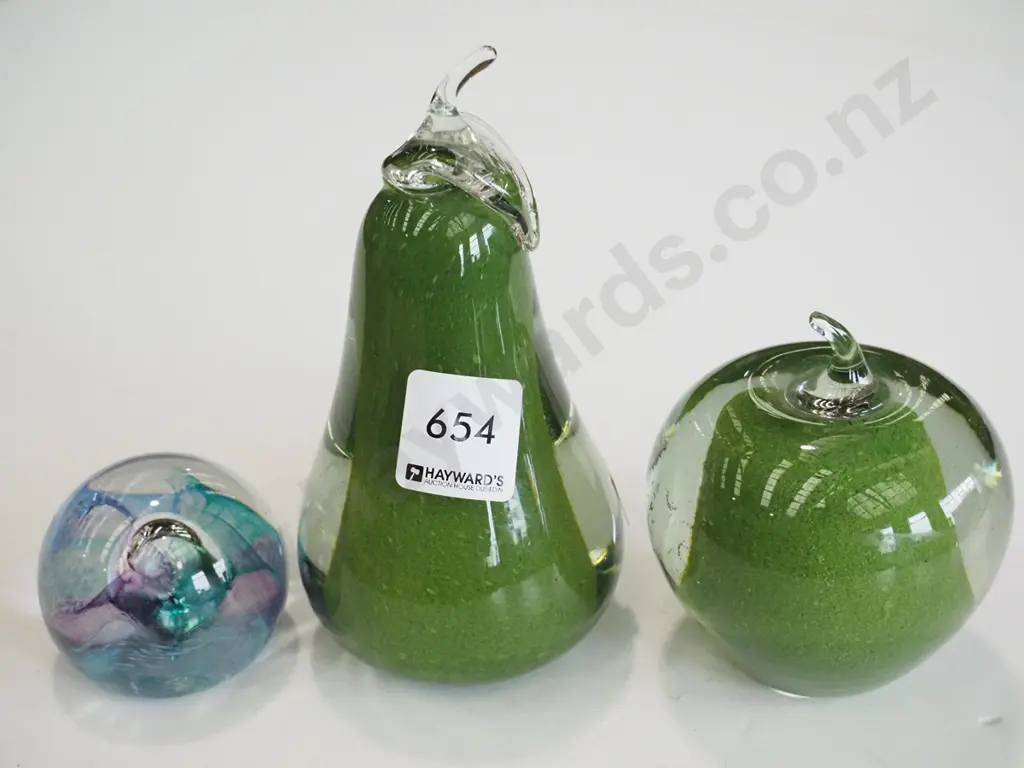 3x studio glass paperweights Image 1++