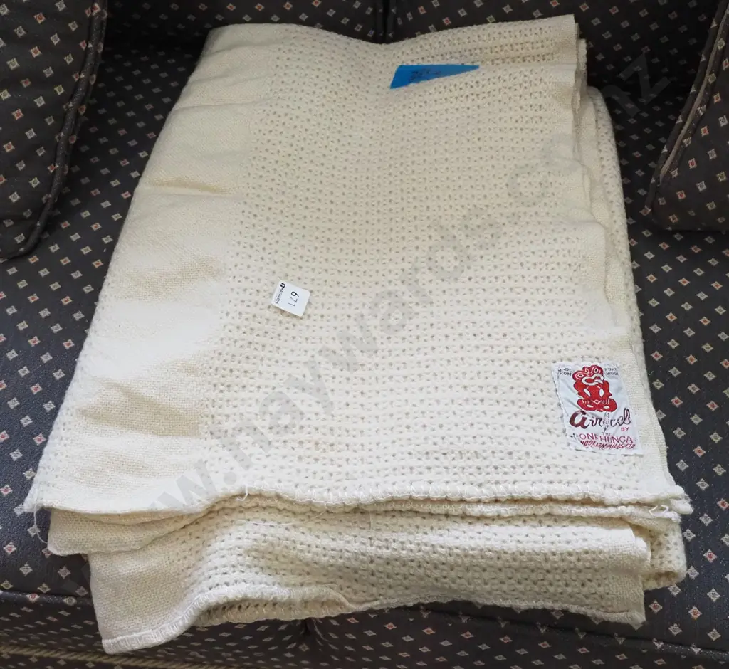 woollen Onehunga Mills blanket Image 1++