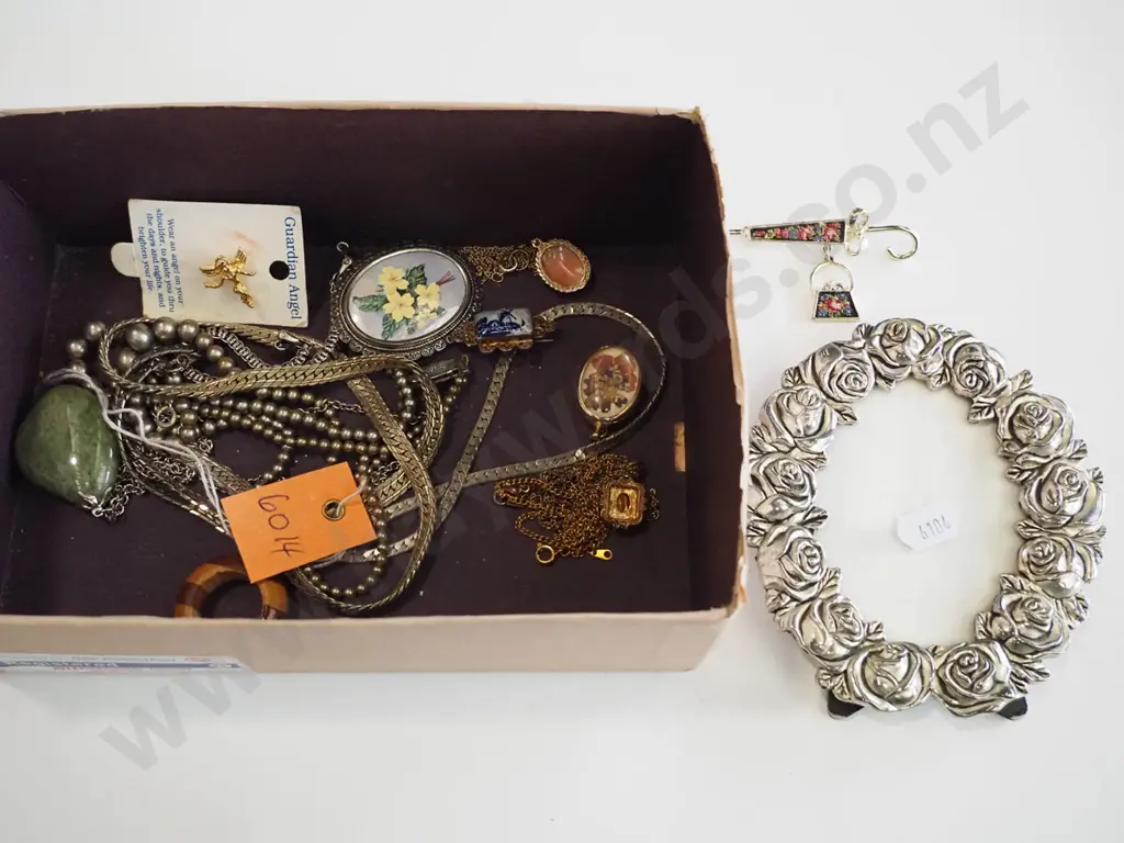box; costume jewellery, plated floral photo frame Image 1++