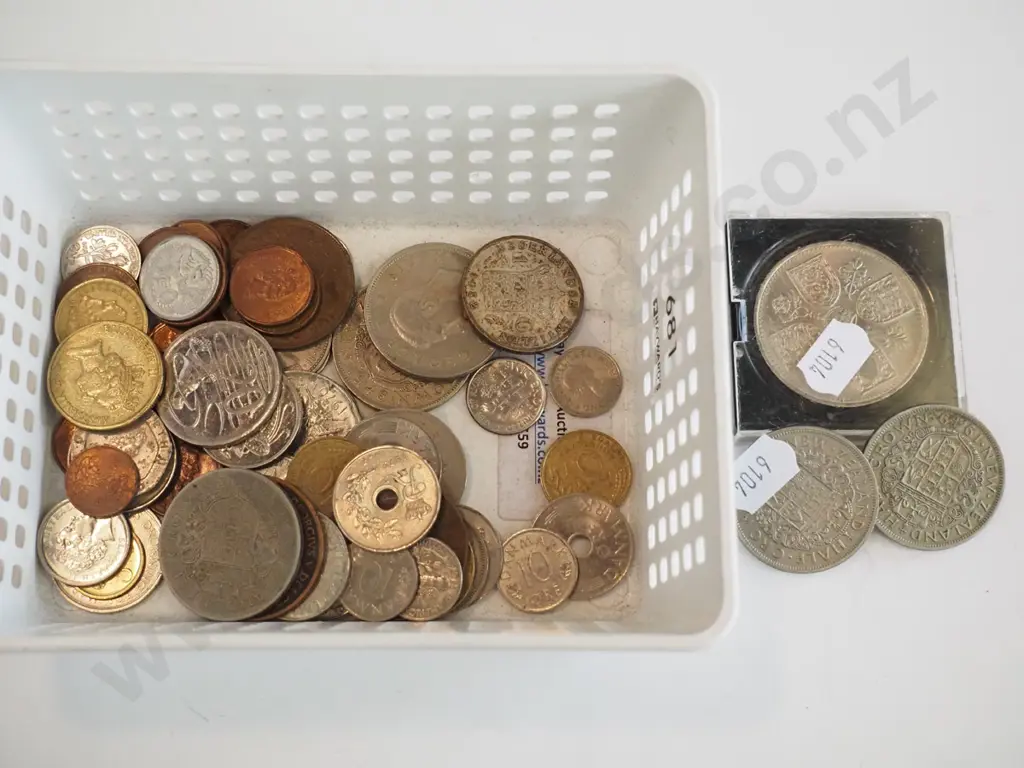 small tray of coins - tray not included Image 1++