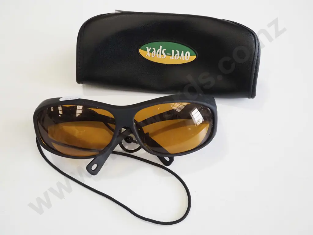 pair of sunglasses for over reading glasses Image 1++