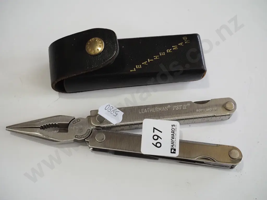 Leatherman tool and pouch Image 1++