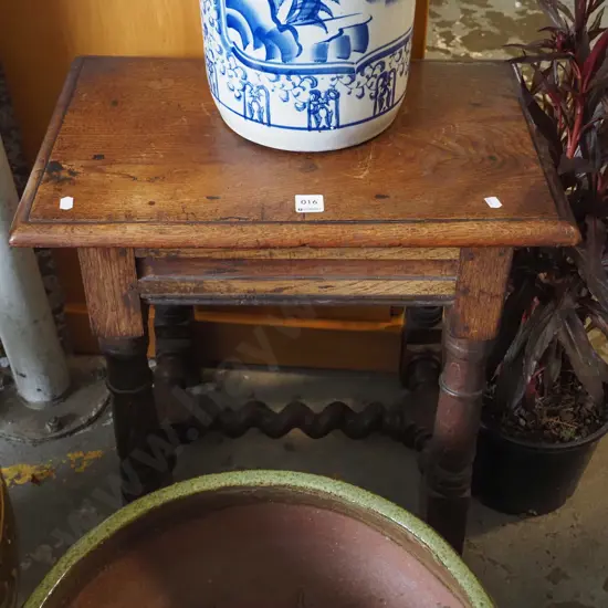 solid oak end table with unusual barley twist and cotton reel stretcher base H-540