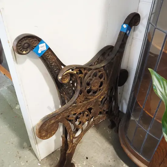 2x cast iron Victorian bench seat ends