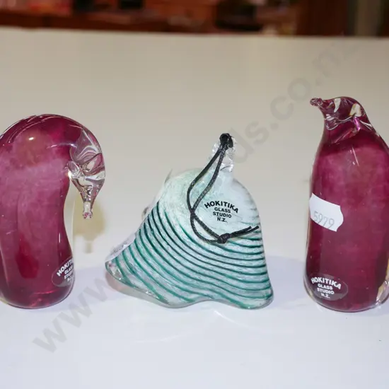 Hokitika glass bell, 2x glass penguins