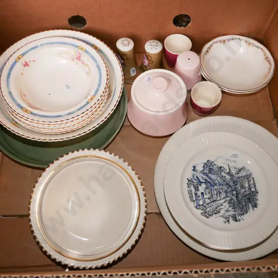 box of china; Crown Lynn plates, egg cups, lidded sugar etc