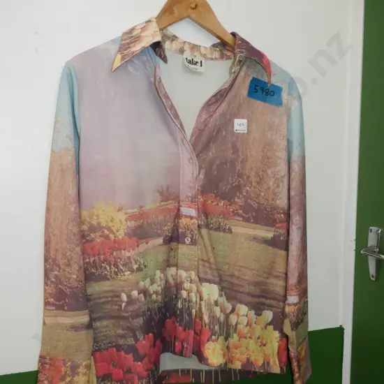 size 16 ladies shirt with tulip print