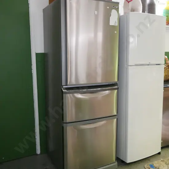 Mitsubishi fridge/freezer with vege drawer H-1680 W-600 D-640