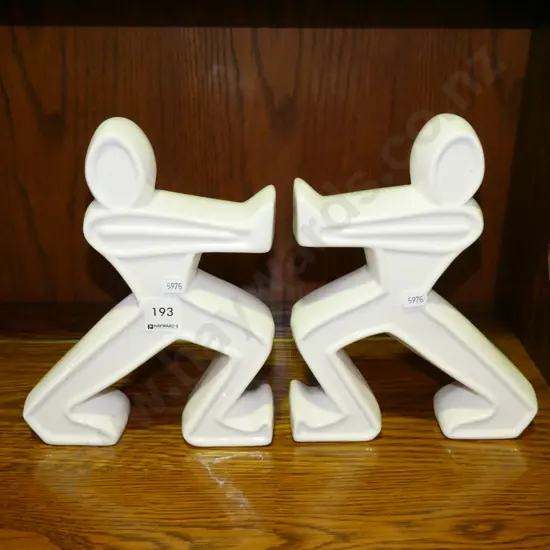 2x figural bookends